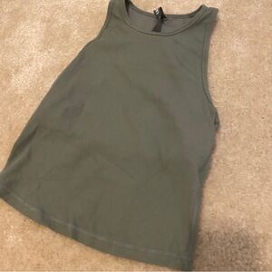 *FLAW* Vuori Pose Plyo Tank women tank pistachio color size S